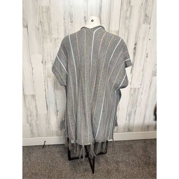 Francesca’s gray cardigan - Picture 4 of 5